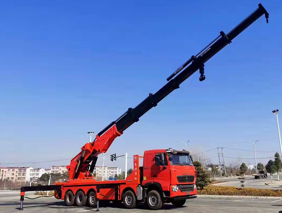 重汽豪沃165噸隨車吊霸氣問世