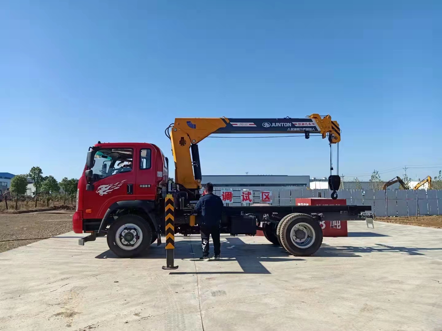 山區(qū)版重汽王牌隨車吊 6.3噸吊機