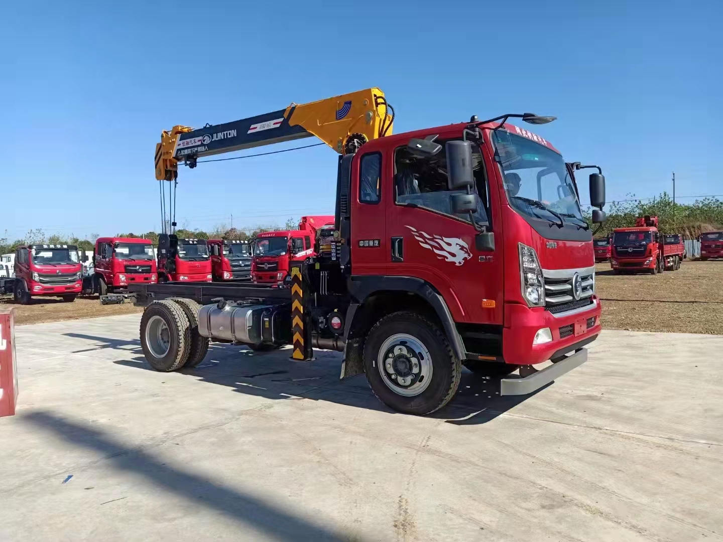 山區(qū)版重汽王牌隨車吊 6.3噸吊機