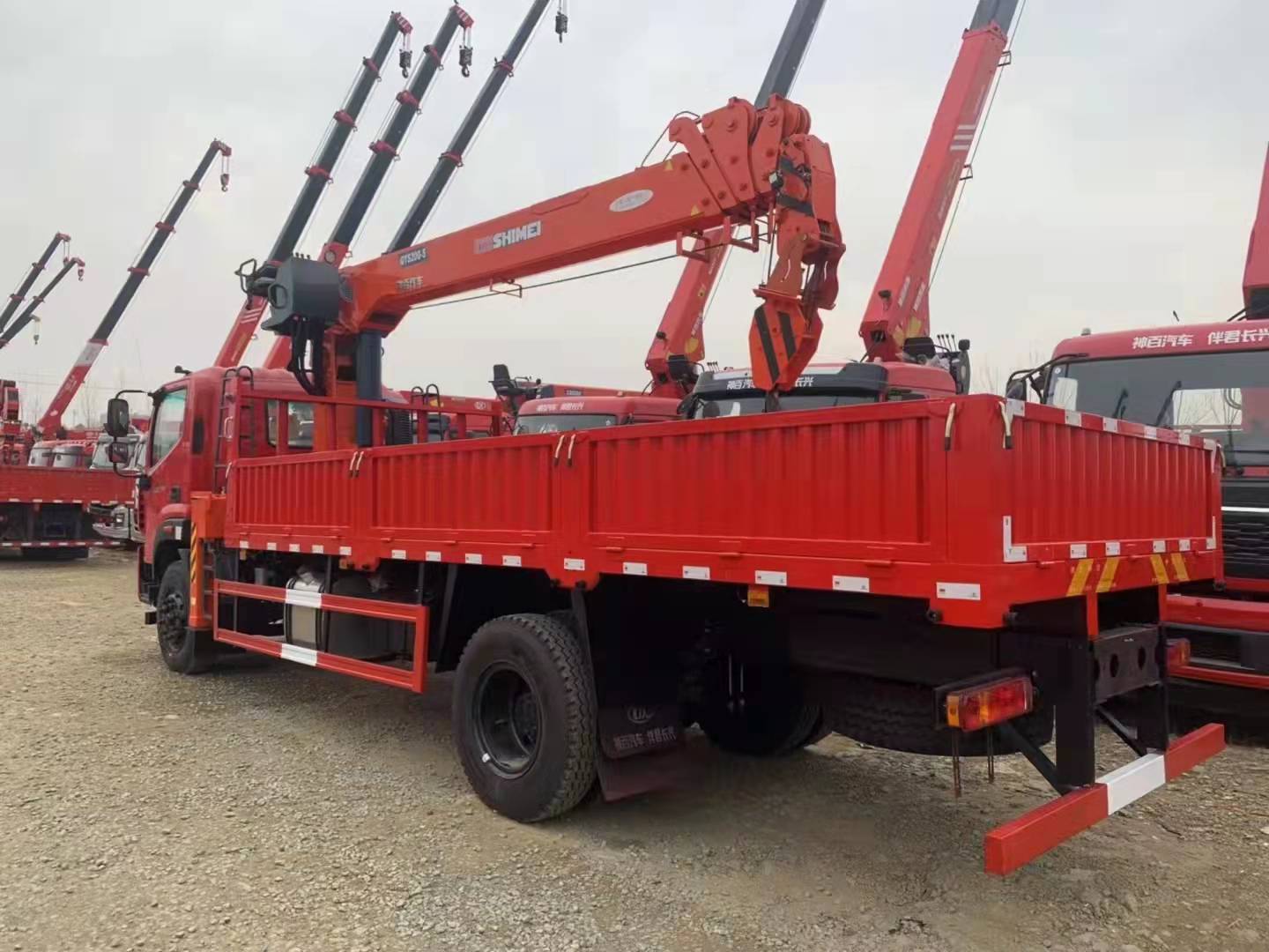 福田瑞沃8噸隨車吊 石煤直臂吊機(jī)