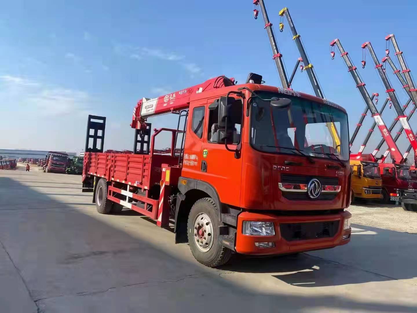 東風(fēng)多利卡D9多功能隨車吊 能上京牌